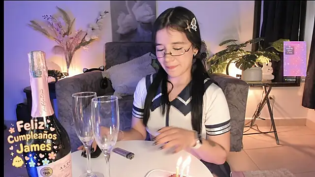 Naughtylittlegirl  online show from 30, 9, 2025