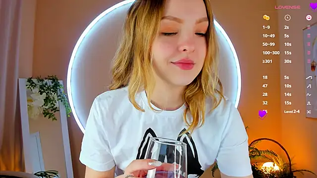 Snapshot of stay_with_alice chatting on 5, 2, 2025 stay with alice online show from 5, 2, 2025