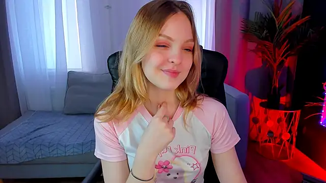 Snapshot of stay_with_alice chatting on 4, 2, 2025 stay with alice online show from 4, 2, 2025