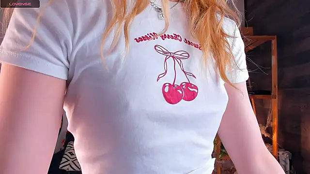 Snapshot of stay_with_alice chatting on 28, 10, 2025 stay with alice online show from 28, 10, 2025