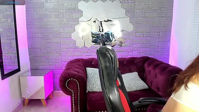 conniejames m online show from 18, 3, 2026