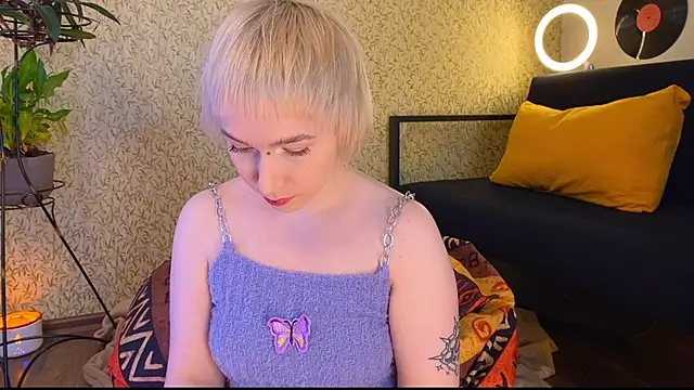 EmmyAmbros online show from 2, 3, 2025