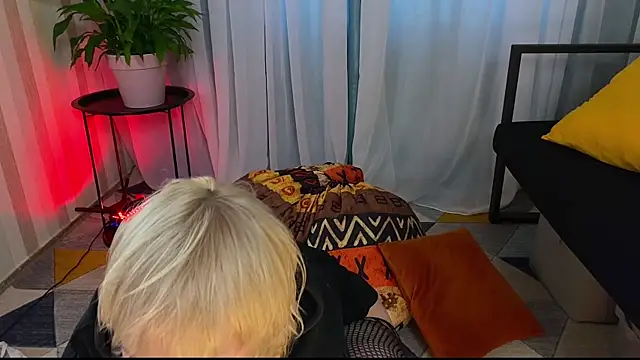 Snapshot of EmmyAmbros chatting on 19, 7, 2026 EmmyAmbros online show from 19, 7, 2026
