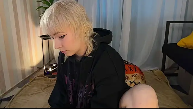 Snapshot of EmmyAmbros chatting on 11, 7, 2026 EmmyAmbros online show from 11, 7, 2026