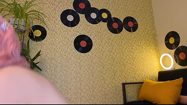 EmmyAmbros online show from 7, 11, 2025