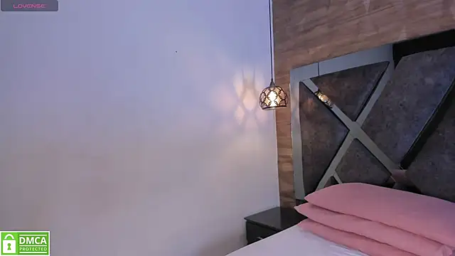 Venus velez  online show from 23, 6, 2026