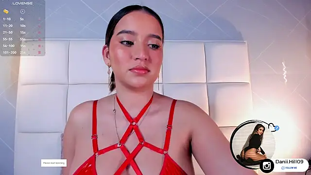 danii hill  online show from 18, 9, 2025