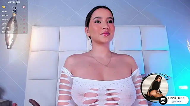 danii hill  online show from 11, 9, 2025