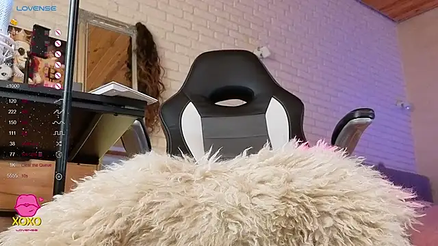 misskaassandraa online show from 19, 9, 2025