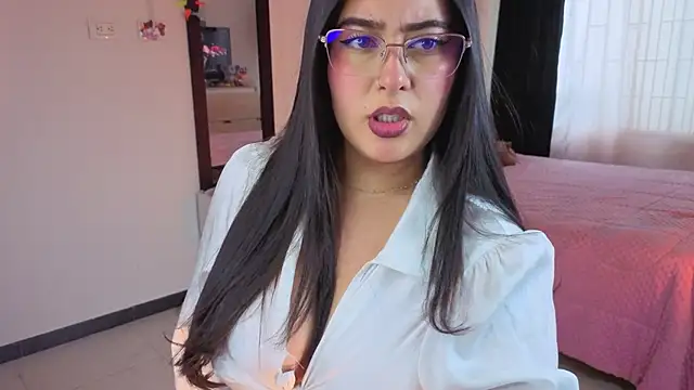 Snapshot of serenna_se chatting on 8, 6, 2026 serenna se online show from 8, 6, 2026