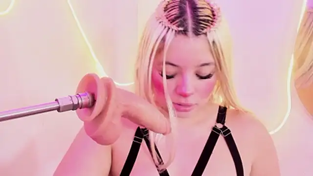 Snapshot of Kimberlin_Cam chatting on 11, 11, 2025 Kimberlin Cam online show from 11, 11, 2025