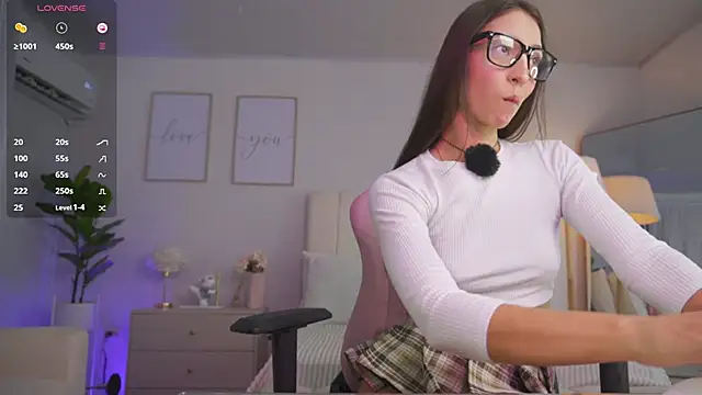 Cristall Bunny online show from 15, 6, 2026