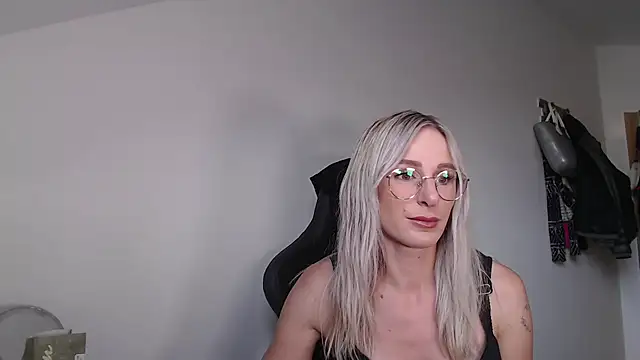 Liana Lou online show from 20, 9, 2025