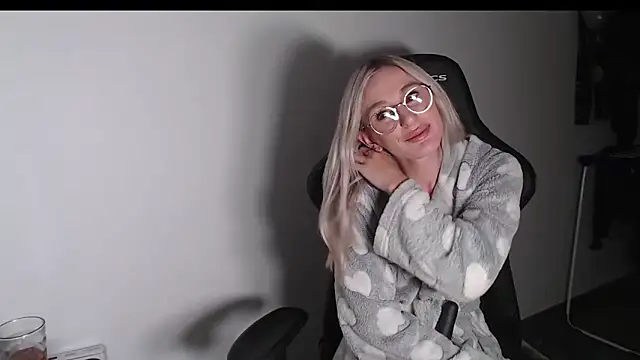 Liana Lou online show from 9, 11, 2025