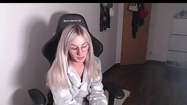 Liana Lou online show from 18, 11, 2025