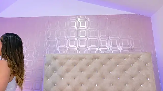 Snapshot of Sara_Desire chatting on 1, 10, 2025 Sara Desire online show from 1, 10, 2025