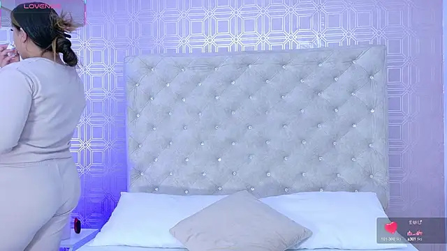 Snapshot of Sara_Desire chatting on 14, 9, 2025 Sara Desire online show from 14, 9, 2025