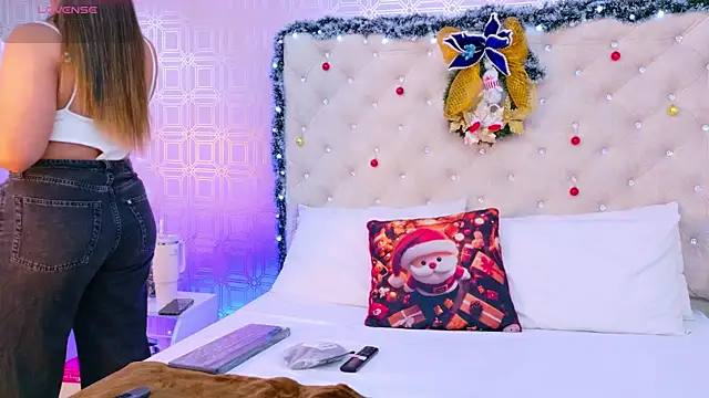 Sara Desire online show from 4, 12, 2025