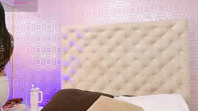 Snapshot of Sara_Desire chatting on 28, 9, 2025 Sara Desire online show from 28, 9, 2025