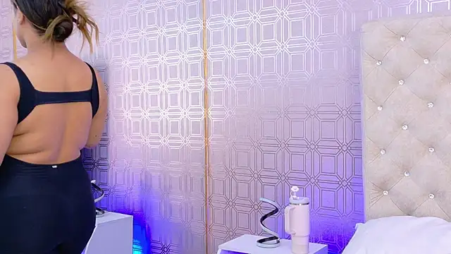 Snapshot of Sara_Desire chatting on 3, 10, 2025 Sara Desire online show from 3, 10, 2025