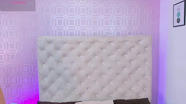 Snapshot of Sara_Desire chatting on 2, 10, 2025 Sara Desire online show from 2, 10, 2025