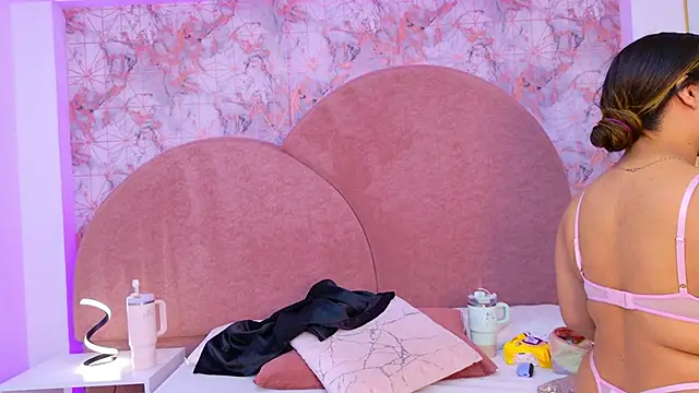 Snapshot of Sara_Desire chatting on 26, 9, 2025 Sara Desire online show from 26, 9, 2025