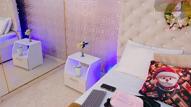 Snapshot of Sara_Desire chatting on 27, 11, 2025 Sara Desire online show from 27, 11, 2025