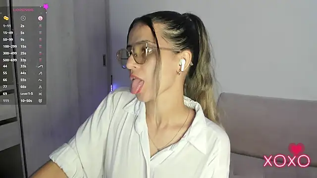 Snapshot of Lilacutte_ chatting on 29, 9, 2025 Lilacutte online show from 29, 9, 2025