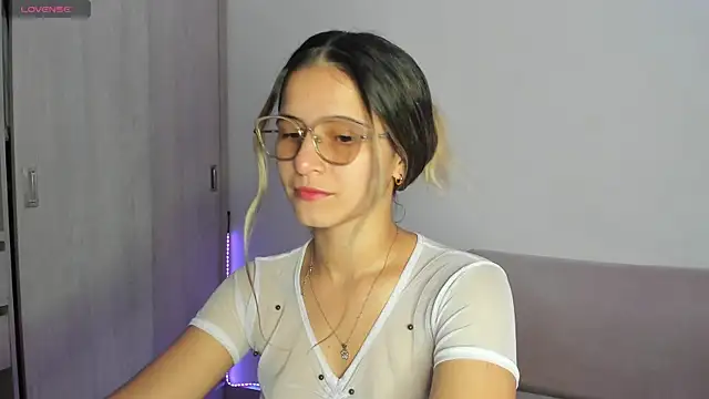 Snapshot of Lilacutte_ chatting on 10, 9, 2025 Lilacutte online show from 10, 9, 2025