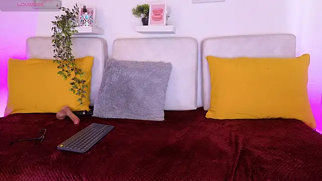 Snapshot of Malka_Burning chatting on 3, 3, 2026 Malka Burning online show from 3, 3, 2026