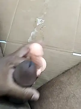 Snapshot of cenyon124 chatting on 14, 11, 2025 cenyon124 online show from 14, 11, 2025