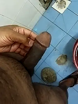 Snapshot of cenyon124 chatting on 11, 10, 2025 cenyon124 online show from 11, 10, 2025