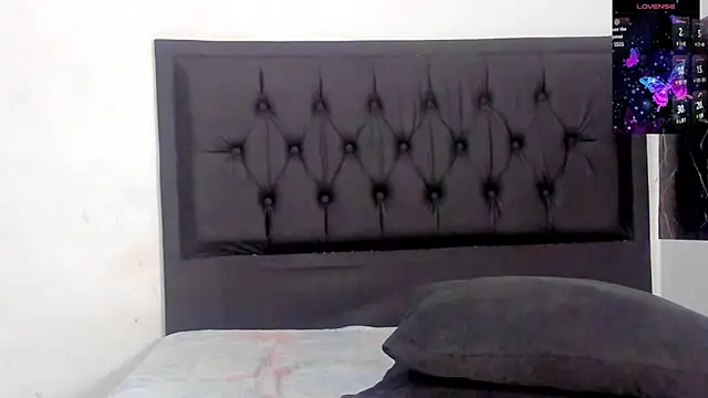 Snapshot of kriixtybrown chatting on 22, 2, 2025 kriixtybrown online show from 22, 2, 2025