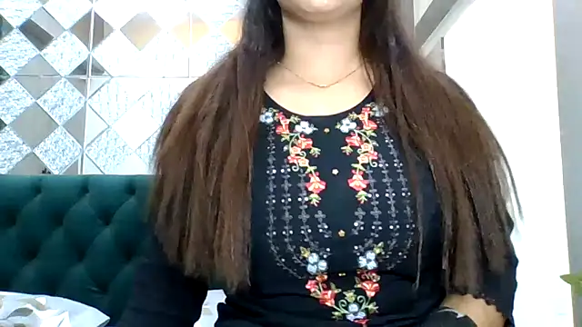 Snapshot of sparkling_queen chatting on 23, 11, 2025 sparkling queen online show from 23, 11, 2025