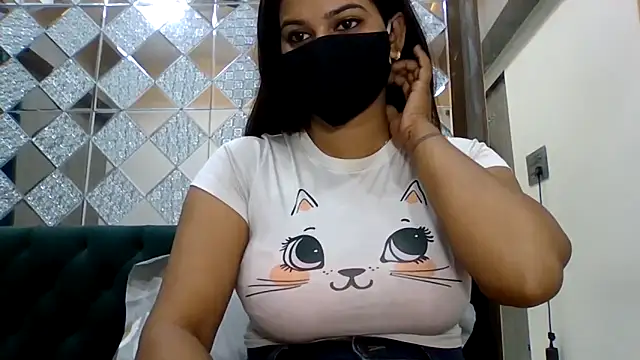 Snapshot of sparkling_queen chatting on 17, 10, 2025 sparkling queen online show from 17, 10, 2025