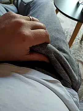 A man in public online show from 18, 12, 2025