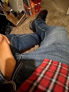 A man in public online show from 27, 11, 2025