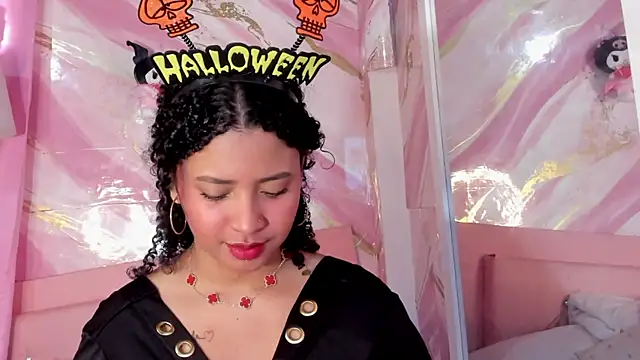 Snapshot of JessyZoe chatting on 28, 10, 2025 JessyZoe online show from 28, 10, 2025