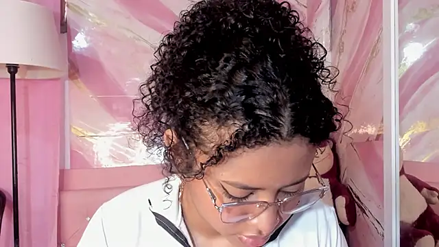 Snapshot of JessyZoe chatting on 21, 10, 2025 JessyZoe online show from 21, 10, 2025