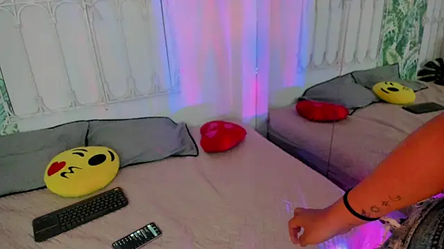 cute hollywood online show from 28, 11, 2025