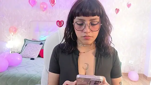 Snapshot of cute_hollywood chatting on 19, 2, 2026 cute hollywood online show from 19, 2, 2026