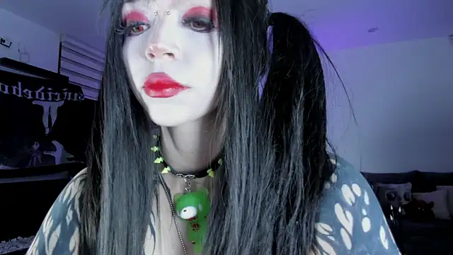 Snapshot of SophieHill_gh chatting on 9, 7, 2026 SophieHill gh online show from 9, 7, 2026