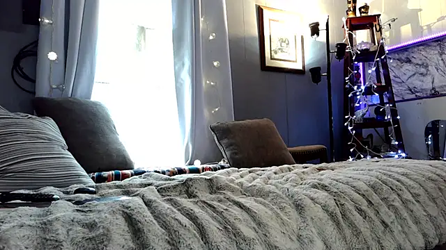 Genevieve143 online show from 30, 11, 2025