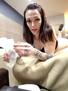 Genevieve143 online show from 23, 12, 2025