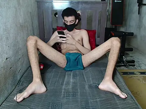 Snapshot of skinnyboy1000 chatting on 24, 9, 2025 skinnyboy1000 online show from 24, 9, 2025