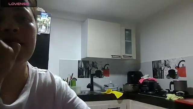 saramartinez1000 online show from 14, 4, 2026