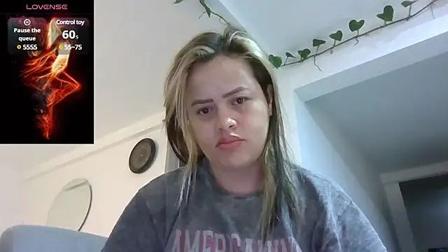 saramartinez1000 online show from 19, 2, 2025