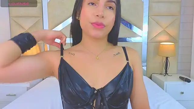 Tiphani walker  online show from 27, 9, 2025