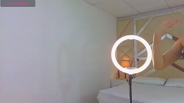 Tiphani walker  online show from 13, 11, 2025