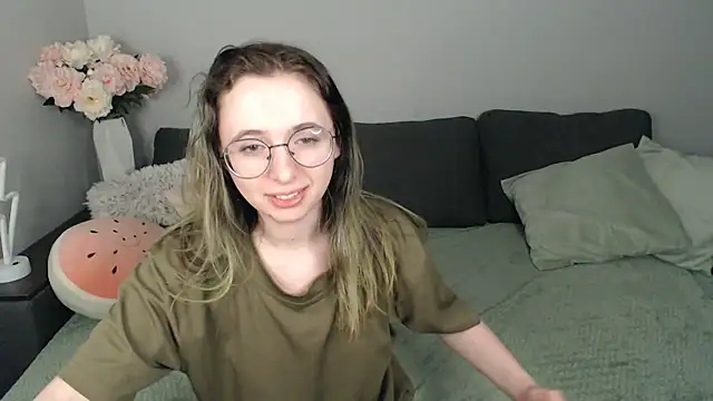 Mini Diva online show from 1, 10, 2025